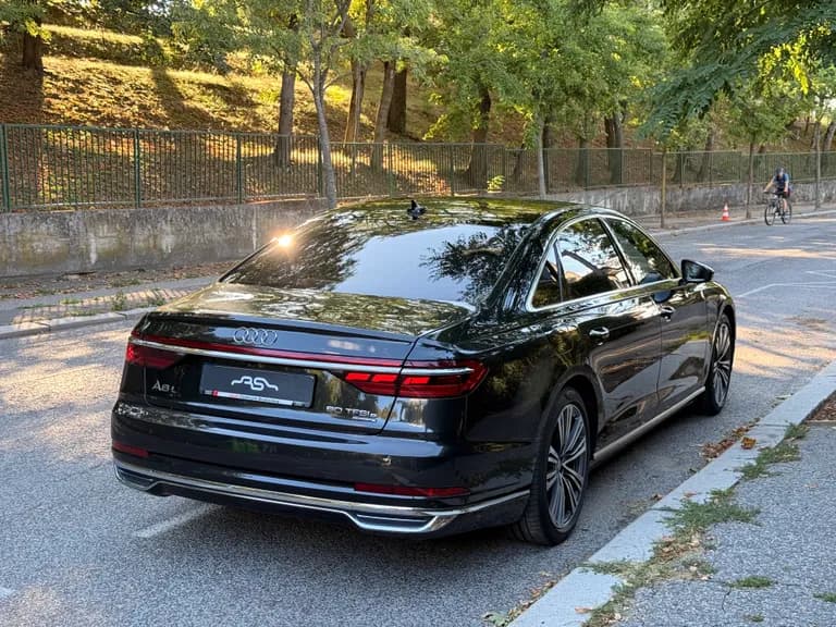 Audi A8L 60 TFSIe